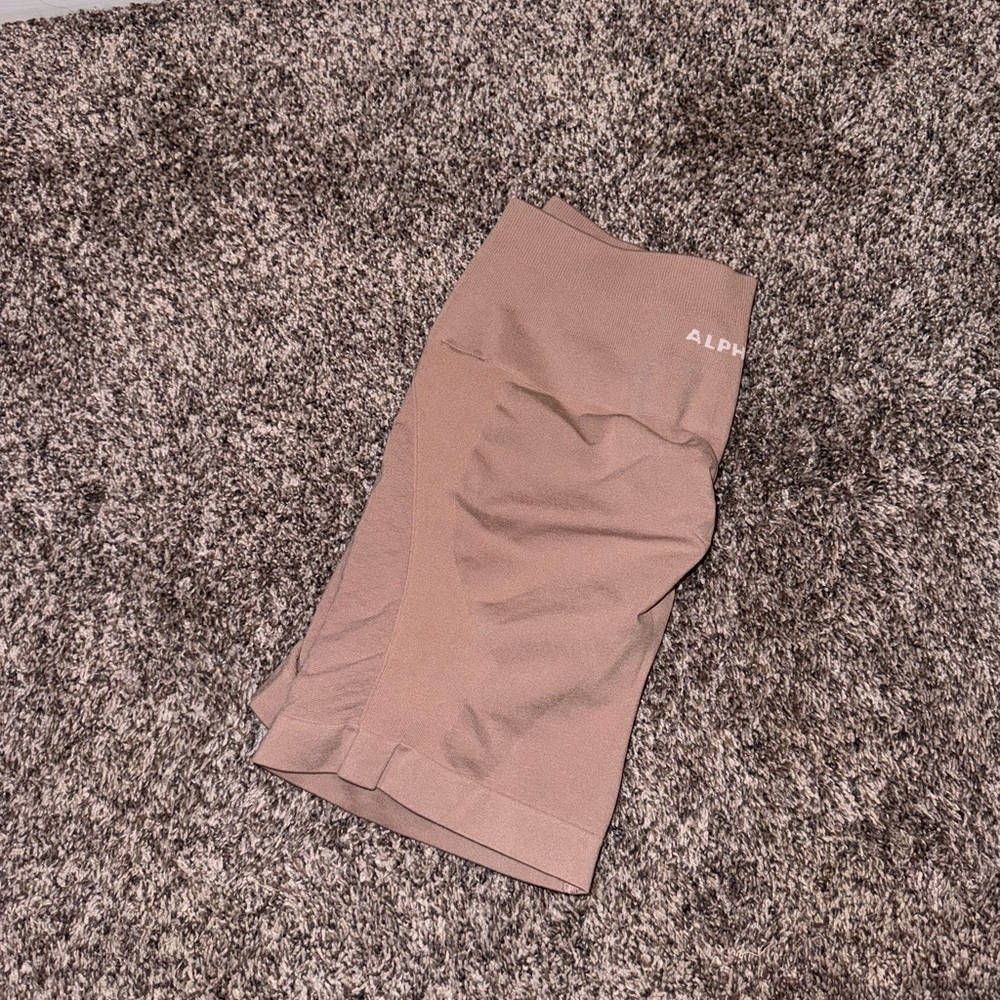 Alphalete contour amplify